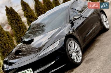 Tesla Model 3  2024