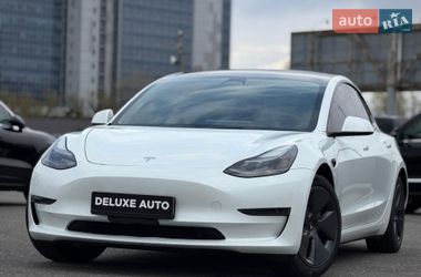 Tesla Model 3  2022
