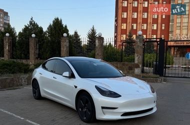 Tesla Model 3  2022