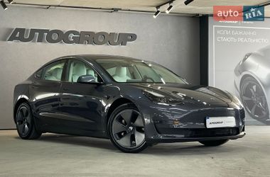 Tesla Model 3  2022