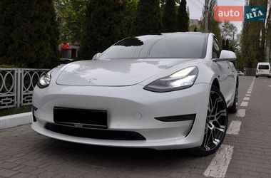 Tesla Model 3  2019