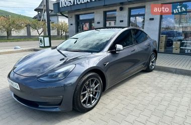 Tesla Model 3  2022