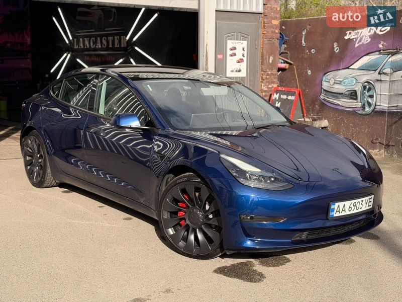 Седан Tesla Model 3 2023 в Киеве