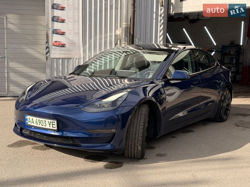 Седан Tesla Model 3 2023 в Киеве