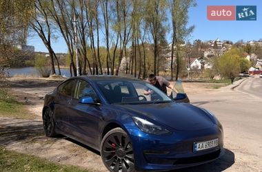 Седан Tesla Model 3 2023 в Киеве