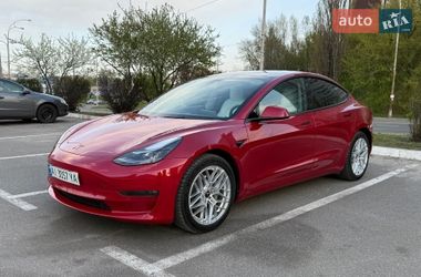 Tesla Model 3  2021