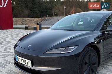 Tesla Model 3  2024