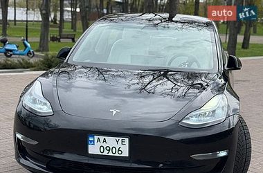 Tesla Model 3  2022