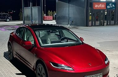Tesla Model 3  2024