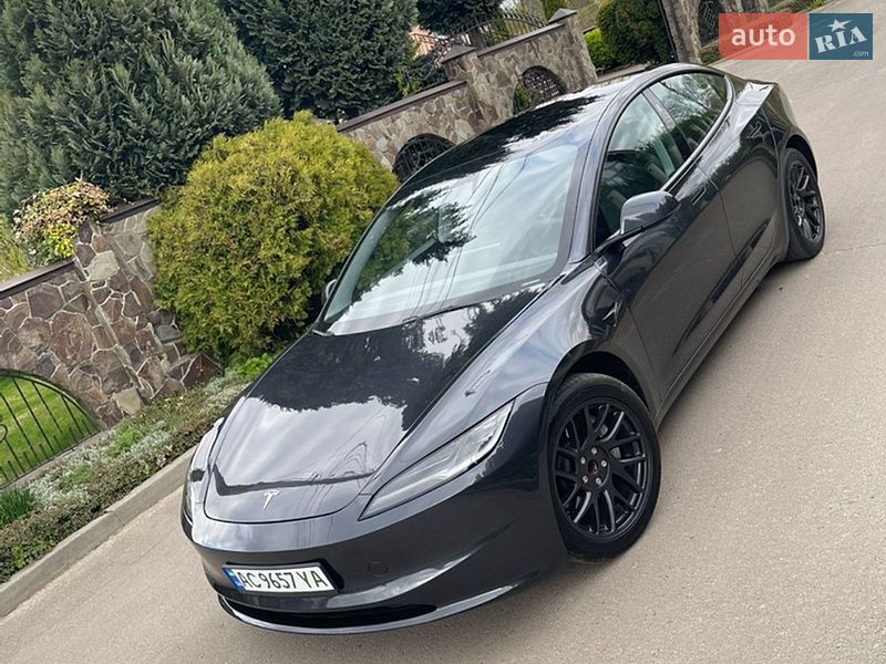 Tesla Model 3 2024
