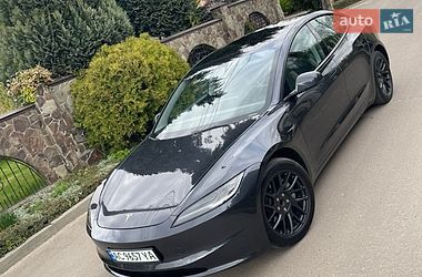 Tesla Model 3  2024