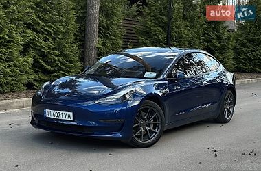 Tesla Model 3  2021