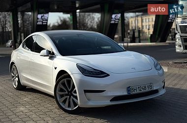 Tesla Model 3  2020