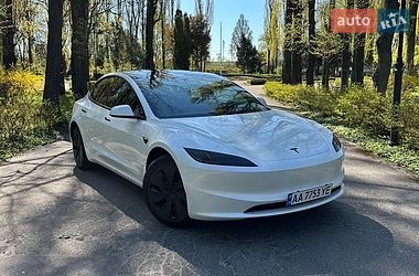 Tesla Model 3  2025