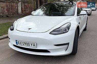 Tesla Model 3  2022