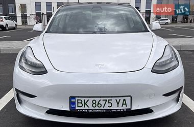 Tesla Model 3  2019