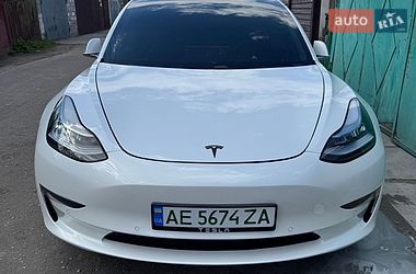 Tesla Model 3  2019