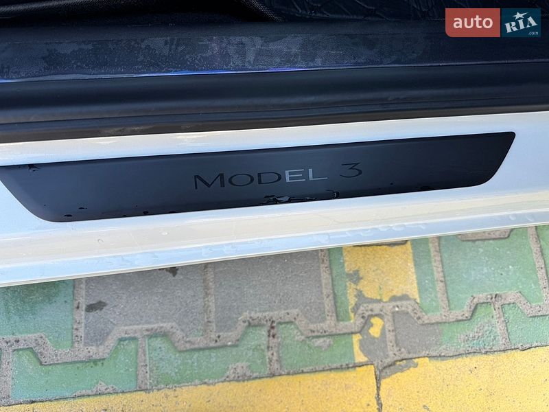 Седан Tesla Model 3 2021 в Львові