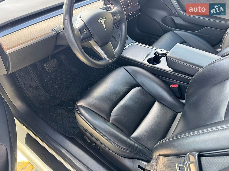 Седан Tesla Model 3 2021 в Львові