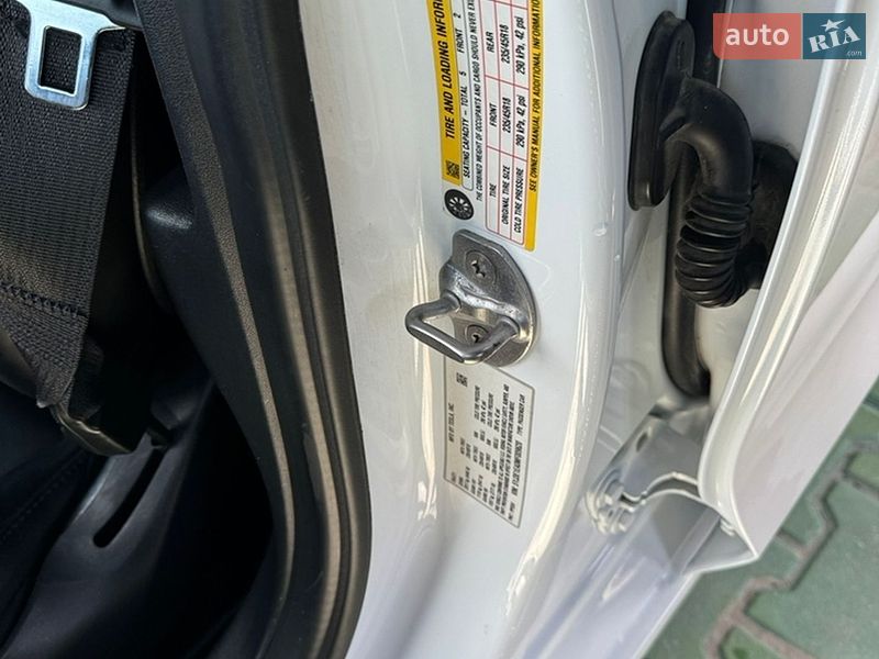 Седан Tesla Model 3 2021 в Львові