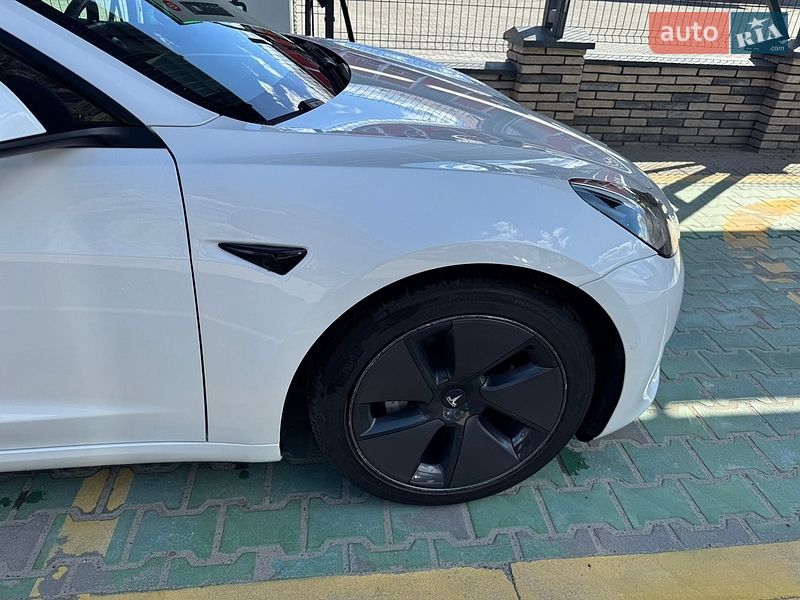Седан Tesla Model 3 2021 в Львові