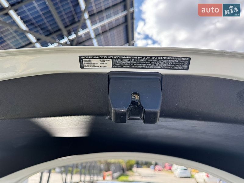 Седан Tesla Model 3 2021 в Львові
