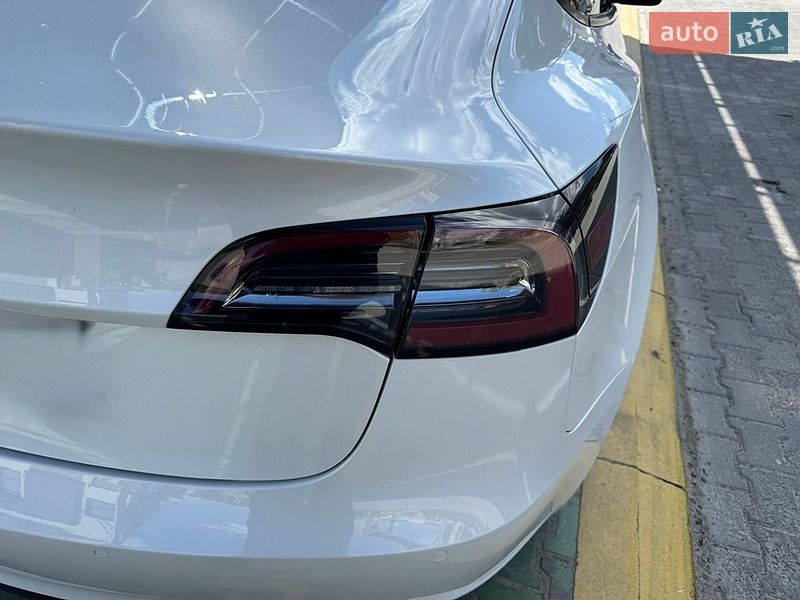 Седан Tesla Model 3 2021 в Львові