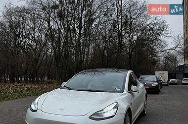 Tesla Model 3  2019
