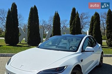 Tesla Model 3  2025