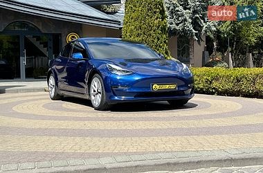 Tesla Model 3  2021