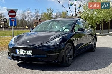 Tesla Model 3  2019