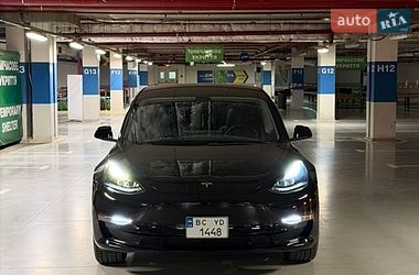 Tesla Model 3  2022