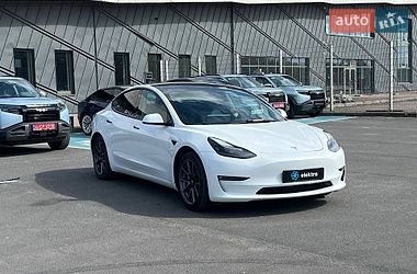 Tesla Model 3  2021