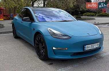 Tesla Model 3  2022