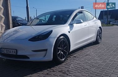 Tesla Model 3  2021