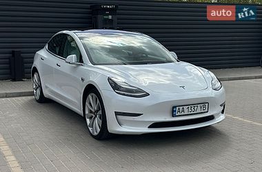 Tesla Model 3  2019