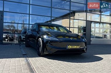 Tesla Model 3  2024