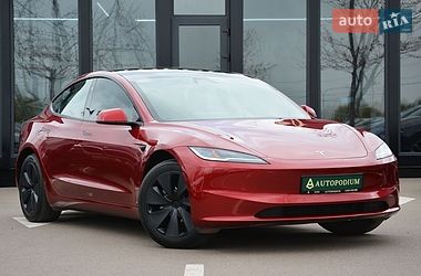 Tesla Model 3  2024
