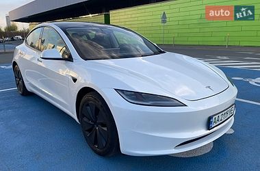 Tesla Model 3  2024