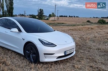 Tesla Model 3  2019