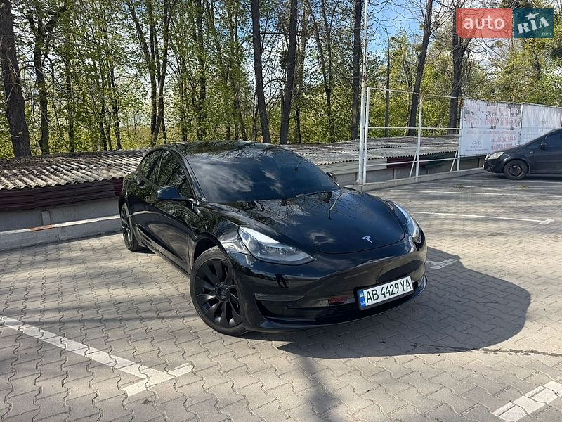 Седан Tesla Model 3 2022 в Виннице