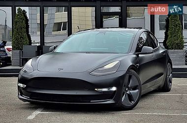 Tesla Model 3  2020
