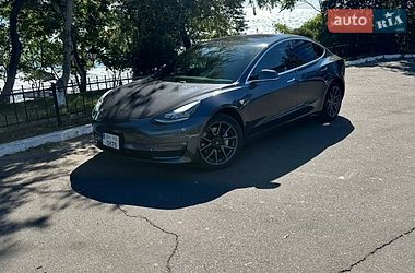 Tesla Model 3  2019