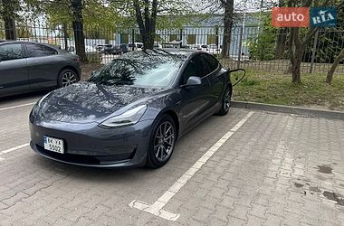 Tesla Model 3  2021