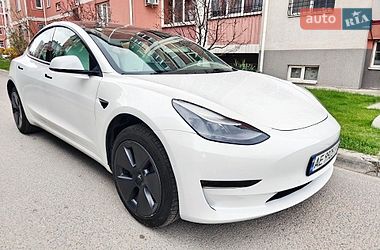 Tesla Model 3  2021