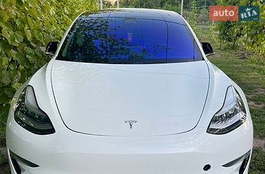 Tesla Model 3  2019