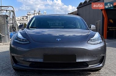 Tesla Model 3  2019