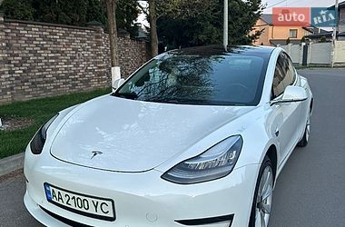 Tesla Model 3  2020