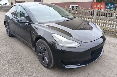 Tesla Model 3  2022