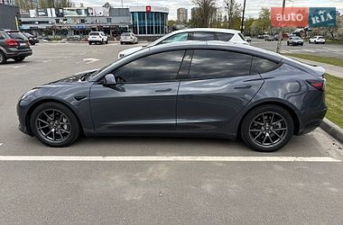 Tesla Model 3  2021